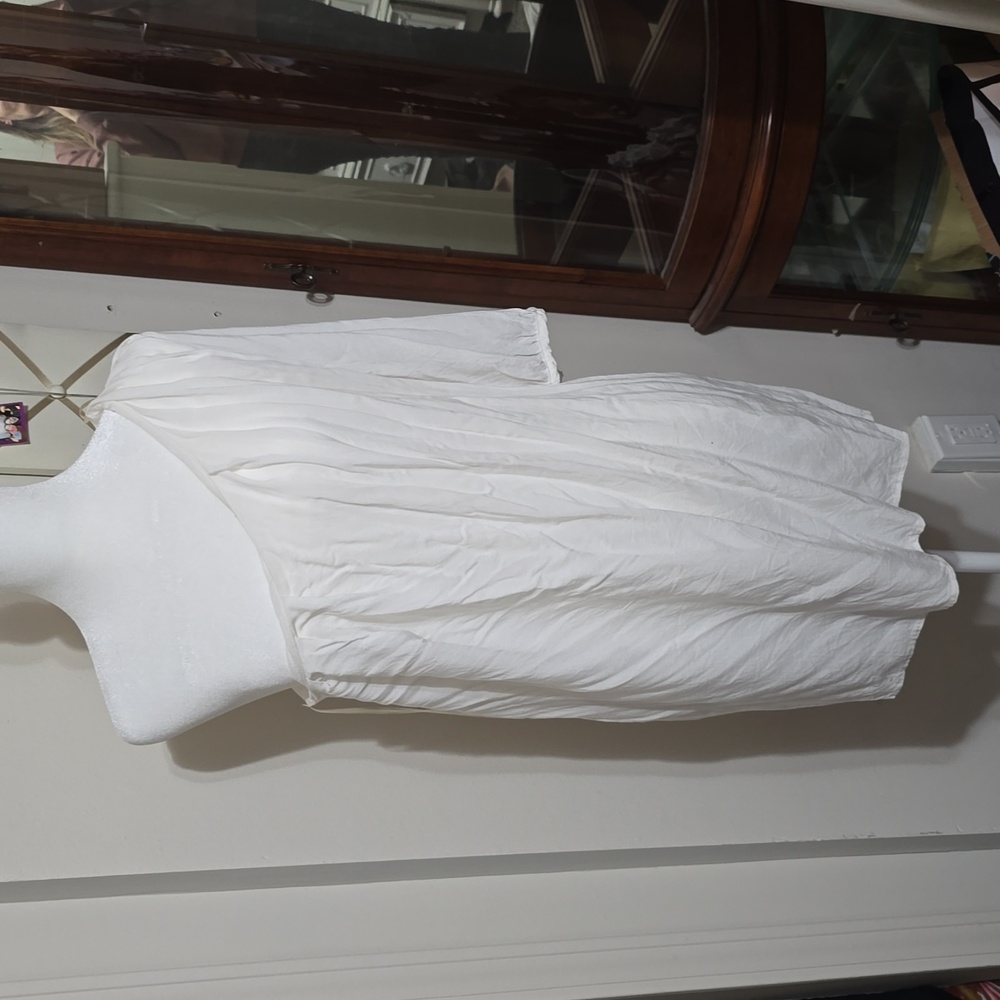 One sleeve shirt size med